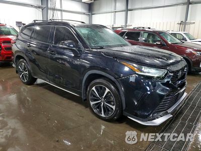 Czwarte zdjęcie samochodu z boku: 2021 TOYOTA HIGHLANDER XSE VIN:5TDLZRBHXMS157614 - miniatura