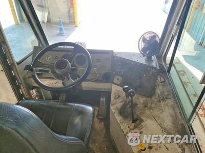 Zdjęcie 8 z 12 samochodu: 2003 CAPACITY OF TEXAS TJ5000 YARD TRUCK VIN:4LMBB21113L013864 - miniatura