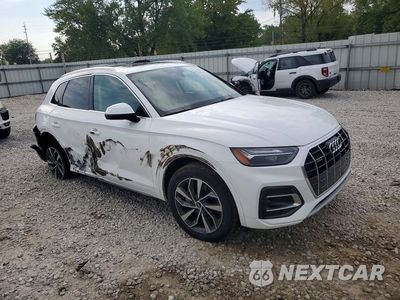 Czwarte zdjęcie samochodu z boku: 2021 AUDI Q5 PREMIUM VIN:WA1AAAFY1M2136601 - miniatura