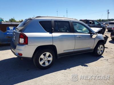 Trzecie zdjęcie samochodu z tyłu: 2016 JEEP COMPASS LATITUDE VIN:1C4NJCEA3GD773683 - miniatura