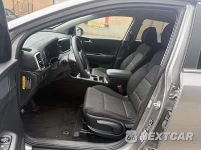 Piąte zdjęcie samochodu w środku: 2021 KIA SPORTAGE LX VIN:KNDPMCAC3M7945826 - miniatura