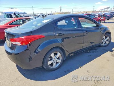 Trzecie zdjęcie samochodu z tyłu: 2013 HYUNDAI ELANTRA GLS VIN:5NPDH4AE3DH313483 - miniatura