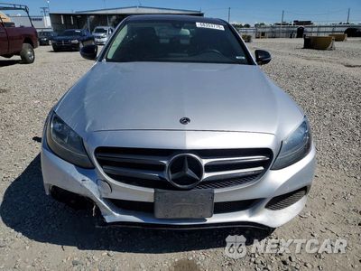 Piąte zdjęcie samochodu w środku: 2018 MERCEDES-BENZ C 300 4MATIC VIN:55SWF4KB4JU248803 - miniatura