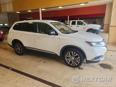 Czwarte zdjęcie samochodu z boku: 2017 MITSUBISHI OUTLANDER ES VIN:JA4AZ2A32HZ064301 - miniatura