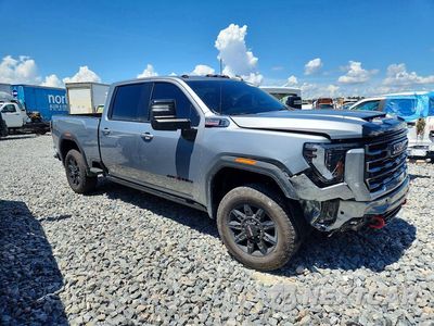 Czwarte zdjęcie samochodu z boku: 2025 GMC SIERRA K2500 AT4 VIN:1GT4UPEY8SF355785 - miniatura