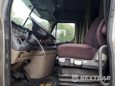 Zdjęcie 7 z 13 samochodu: 2015 FREIGHTLINER CASCADIA SEMI TRUCK VIN:1FVXGF005FLGJ7504 - miniatura