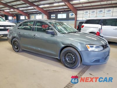 Czwarte zdjęcie samochodu z boku: 2014 VOLKSWAGEN JETTA BASE VIN:3VW1K7AJ1EM370650 - miniatura