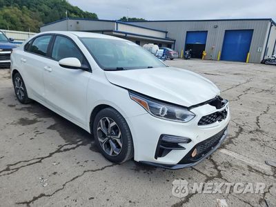 Czwarte zdjęcie samochodu z boku: 2019 KIA FORTE LXS VIN:3KPF24AD0KE046774 - miniatura