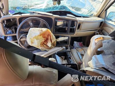 Zdjęcie 8 z 12 samochodu: 2003 CHEVROLET SUBURBAN C1500 VIN:3GNEC16Z83G144203 - miniatura