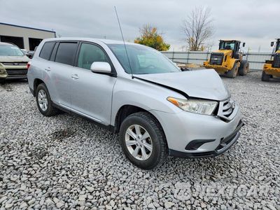 Czwarte zdjęcie samochodu z boku: 2011 TOYOTA HIGHLANDER BASE VIN:5TDBK3EH2BS073342 - miniatura