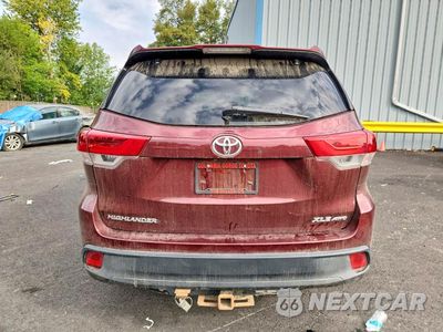 Zdjęcie 6 z 13 samochodu: 2017 TOYOTA HIGHLANDER XLE VIN:5TDJZRFH7HS396481 - miniatura