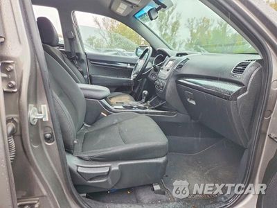 Zdjęcie 7 z 13 samochodu: 2015 KIA SORENTO LX VIN:5XYKTDA62FG642569 - miniatura