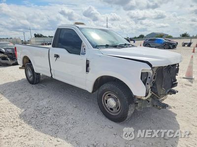 Czwarte zdjęcie samochodu z boku: 2019 FORD F250 SUPER DUTY VIN:1FTBF2A68KEE05941 - miniatura