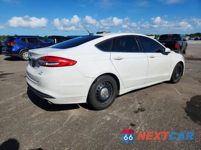 Trzecie zdjęcie samochodu z tyłu: 2017 FORD FUSION SE VIN:3FA6P0HD2HR108182 - miniatura
