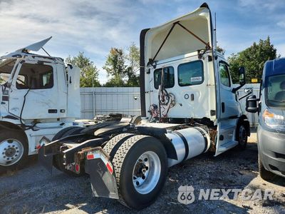Trzecie zdjęcie samochodu z tyłu: 2020 FREIGHTLINER CASCADIA 116 SEMI TRUCK VIN:1FUBHTDV2LLLX7482 - miniatura