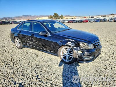 Czwarte zdjęcie samochodu z boku: 2014 MERCEDES-BENZ C 250 VIN:WDDGF4HB3EA927950 - miniatura