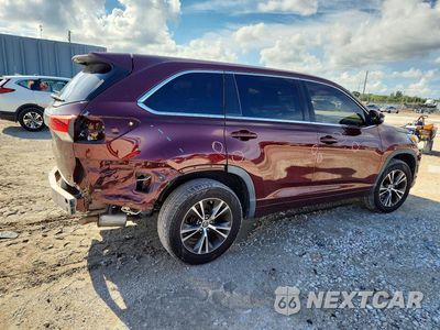 Trzecie zdjęcie samochodu z tyłu: 2018 TOYOTA HIGHLANDER LE VIN:5TDZARFH4JS034222 - miniatura