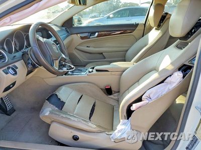 Zdjęcie 7 z 13 samochodu: 2012 MERCEDES-BENZ C 250 VIN:WDDGJ4HB6CF930114 - miniatura