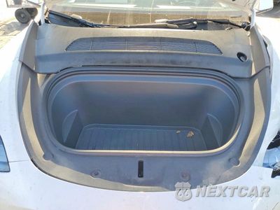 Zdjęcie 12 z 13 samochodu: 2024 TESLA MODEL Y VIN:7SAYGDEE1RF002660 - miniatura