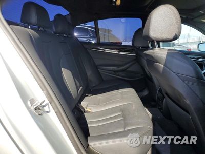 Zdjęcie 10 z 12 samochodu: 2019 BMW 530E VIN:WBAJA9C58KB399581 - miniatura