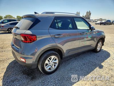Trzecie zdjęcie samochodu z tyłu: 2020 HYUNDAI VENUE SEL VIN:KMHRC8A32LU026405 - miniatura