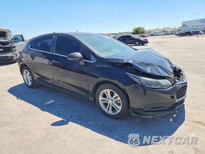 Czwarte zdjęcie samochodu z boku: 2018 CHEVROLET CRUZE LT VIN:3G1BE6SM2JS576060 - miniatura