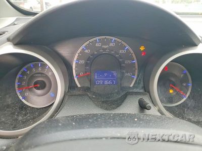 Zdjęcie 9 z 12 samochodu: 2010 HONDA FIT SPORT VIN:JHMGE8H68AC023435 - miniatura