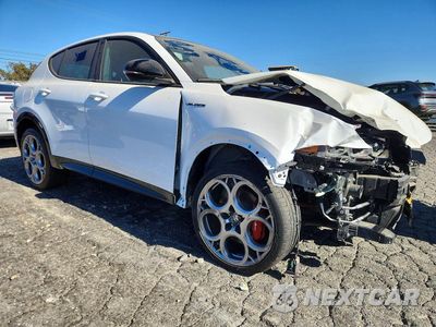 Czwarte zdjęcie samochodu z boku: 2024 ALFA ROMEO TONALE VELOCE VIN:ZASPATDW9R3047832 - miniatura