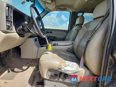 Zdjęcie 7 z 13 samochodu: 2001 CHEVROLET SUBURBAN C1500 VIN:3GNEC16T71G136408 - miniatura