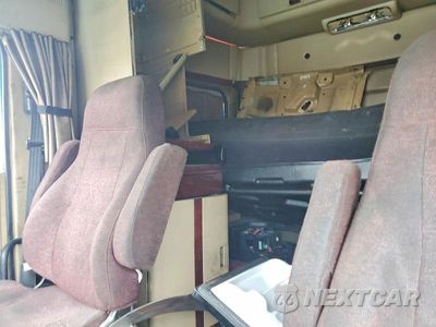 Zdjęcie 10 z 13 samochodu: 2013 FREIGHTLINER CORONADO SEMI TRUCK VIN:3ALXFB009DDFD1948 - miniatura