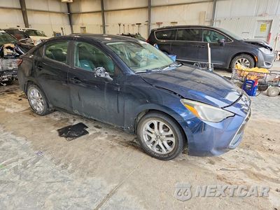 Czwarte zdjęcie samochodu z boku: 2017 TOYOTA YARIS IA BASE VIN:3MYDLBYV3HY165712 - miniatura