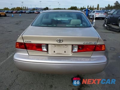 Zdjęcie 6 z 12 samochodu: 2001 TOYOTA CAMRY LE VIN:JT2BG22K010570508 - miniatura