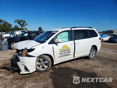 2018 TOYOTA SIENNA LE 5TDKZ3DC8JS903371 - główne zdjęcie licytacji z USA - miniatura