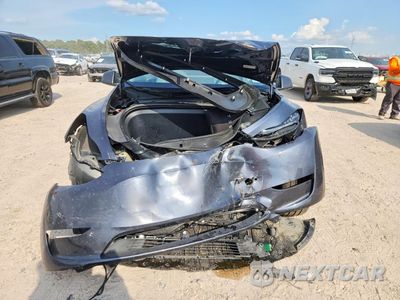 Piąte zdjęcie samochodu w środku: 2025 TESLA MODEL Y VIN:7SAYGDEE9SA350340 - miniatura