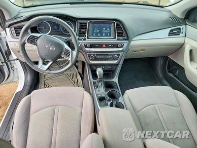 Zdjęcie 8 z 12 samochodu: 2019 HYUNDAI SONATA SE VIN:5NPE24AF0KH759599 - miniatura