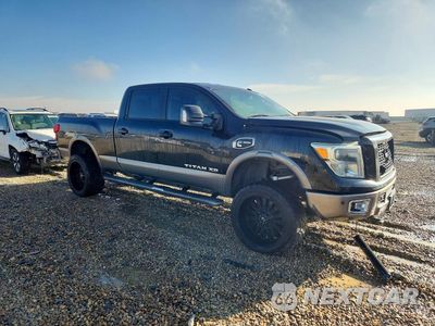 Czwarte zdjęcie samochodu z boku: 2016 NISSAN TITAN XD PLATINUM RESERVE VIN:1N6BA1F22GN504399 - miniatura