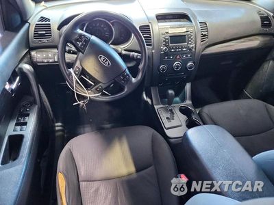 Zdjęcie 8 z 12 samochodu: 2012 KIA SORENTO LX VIN:5XYKT4A60CG222465 - miniatura