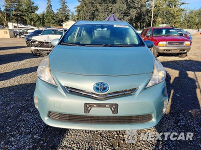 Piąte zdjęcie samochodu w środku: 2013 TOYOTA PRIUS V THREE VIN:JTDZN3EU0D3258660 - miniatura
