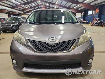 Piąte zdjęcie samochodu w środku: 2012 TOYOTA SIENNA SPORT VIN:5TDXK3DC4CS188473 - miniatura