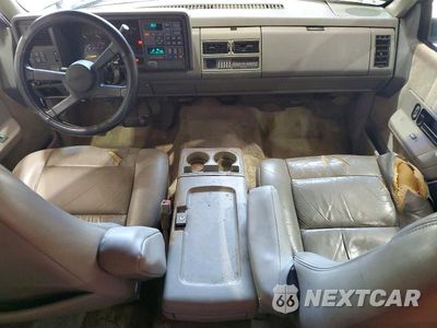 Zdjęcie 8 z 13 samochodu: 1994 GMC SUBURBAN C1500 VIN:1GKEC16KXRJ733468 - miniatura
