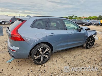 Trzecie zdjęcie samochodu z tyłu: 2022 VOLVO XC60 B5 R-DESIGN VIN:YV4L12DM3N1003444 - miniatura