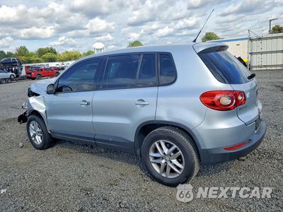 Drugie zdjęcie samochodu z przodu: 2011 VOLKSWAGEN TIGUAN S VIN:WVGBV7AX1BW555274 - miniatura