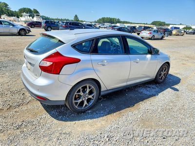 Trzecie zdjęcie samochodu z tyłu: 2014 FORD FOCUS SE VIN:1FADP3K22EL141869 - miniatura