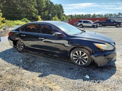 Czwarte zdjęcie samochodu z boku: 2017 NISSAN ALTIMA 2.5 SV VIN:1N4AL3AP4HC282118 - miniatura