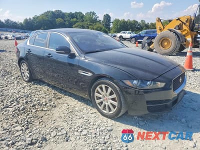 Czwarte zdjęcie samochodu z boku: 2019 JAGUAR XE VIN:SAJAR4FX2KCP43963 - miniatura