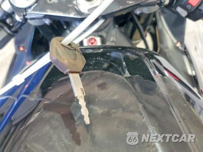Zdjęcie 8 z 9 samochodu: 2003 YAMAHA YZFR1 VIN:JYARN10E03A007681 - miniatura