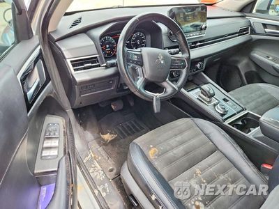 Zdjęcie 8 z 13 samochodu: 2023 MITSUBISHI OUTLANDER SE VIN:JA4J3UA88PZ056470 - miniatura