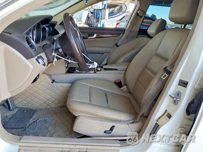 Zdjęcie 7 z 12 samochodu: 2012 MERCEDES-BENZ C 250 VIN:WDDGF4HB3CA671080 - miniatura