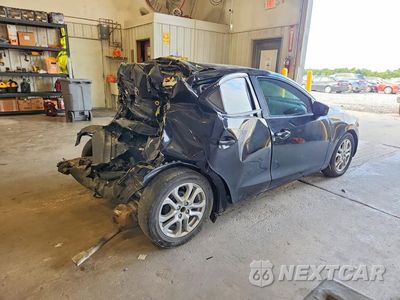 Trzecie zdjęcie samochodu z tyłu: 2018 TOYOTA YARIS IA BASE VIN:3MYDLBYV9JY303128 - miniatura