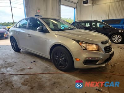 Czwarte zdjęcie samochodu z boku: 2015 CHEVROLET CRUZE LS VIN:1G1PB5SH8F7202392 - miniatura